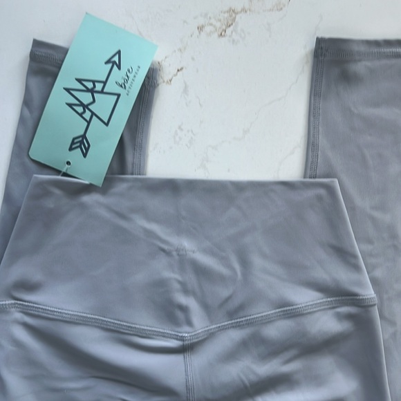 Women’s Bäre Activewear Nearly Naked Wrap Waist Pants. Light Grey. Size 4. - Picture 2 of 3